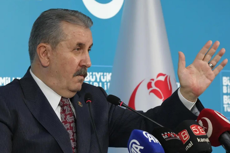 Destici'yi küplere bindiren bayrak! Genel sekretere dönüp sordu: Bu nedir?
