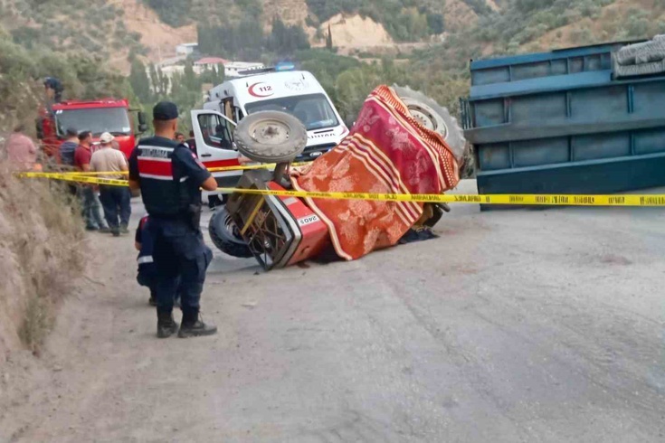 Aydın'ın Köşk ilçesinde seyyar pide fırını taşıyan traktör devrildi: 1 ölü, 1 yaralı