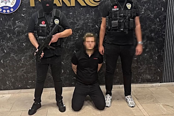 Ülkesi onu kırmızı bültenle arıyordu! Türk polisi kıskıvrak yakaladı