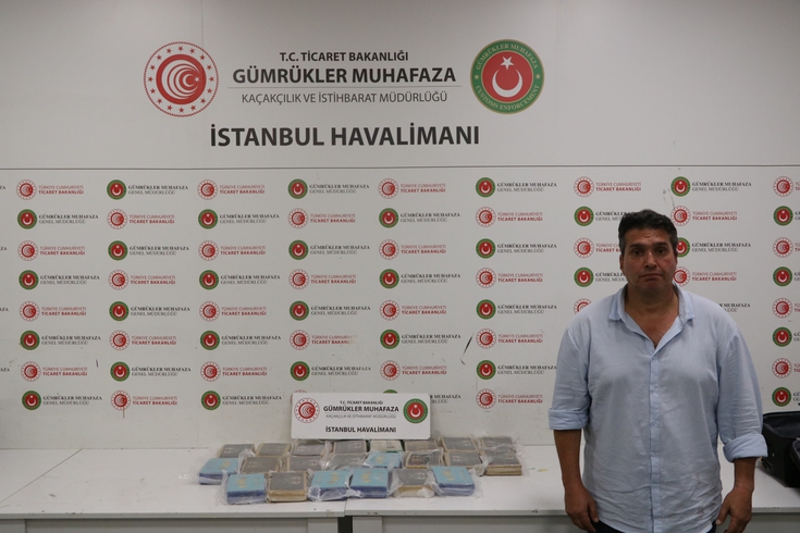 Pilot kıyafeti giyip İstanbul Havalimanı'ndan ayrılan uyuşturucu kuryesinin Bulgaristan'a kaçtığı ortaya çıktı