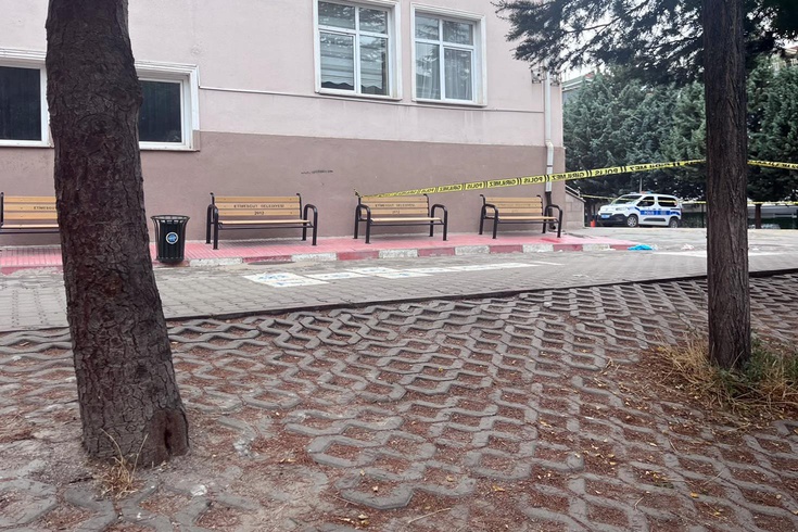 Boşanma aşamasındaki eşini bıçakla ağır yaraladı