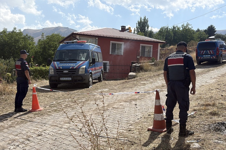 Kayıp Büşra bebekte yeni gelişme! Kardeşlerinin tarif ettiği 'mavi kazaklı Mehmet' Diyarbakır'da yakalandı