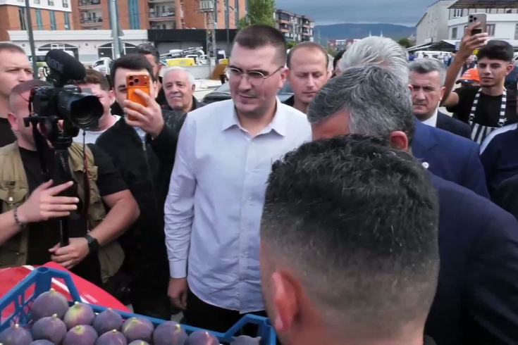 Bursa’da incir üreticileri Özgür Özel’in yolunu kesti! Çiftçinin mazotu için ÖTV ve KDV sözü verdi