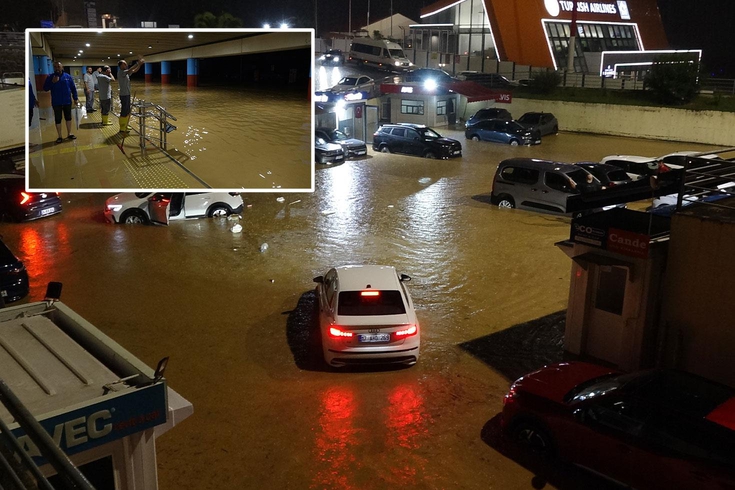 Trabzon'da şiddetli yağış yolları göle çevirdi, havalimanı otoparkı su altında kaldı