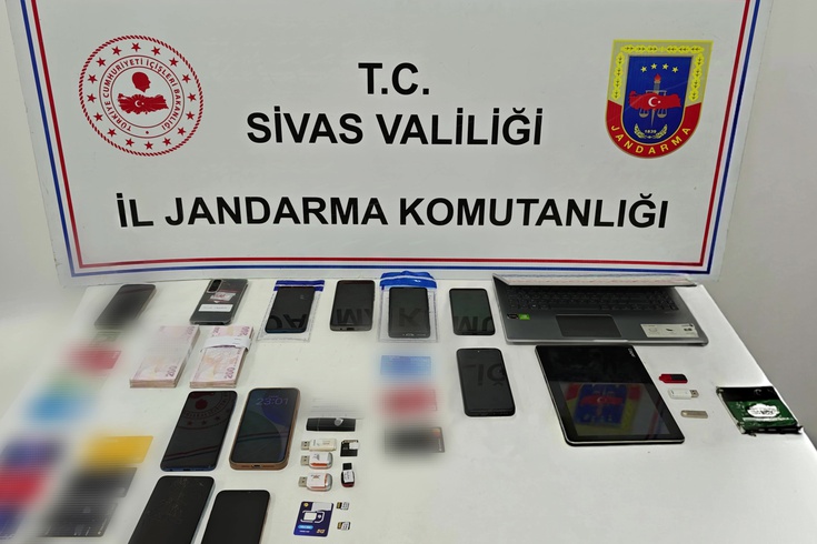 Sivas merkezli 7 ilde siber dolandırıcılık operasyonu! Şüphelilerin hesaplarında 850 milyon TL hareket