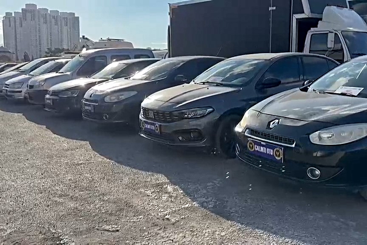 Kazada hurdaya dönen araçlar 'change' yapılıp satılmış! 3 ilde operasyon: 16 gözaltı, 17 araca el konuldu