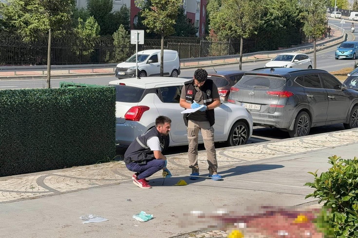 Alt kata su sızdı, kavga parkta patladı: 1’i ağır 3 yaralı