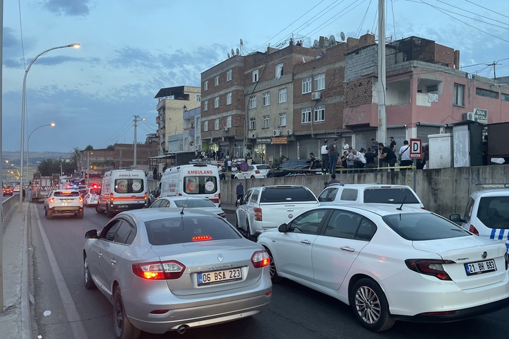 Diyarbakır'da iki grup arasında silahlı kavga! 2 kişi olay yerinde, 1 kişi hastanede hayatını kaybetti