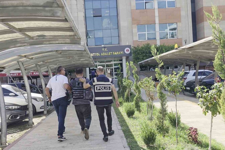 2 çocuk annesi Emine Çil pompalı tüfekle öldürüldü! Boşanma aşamasındaki eşi çelik yelekle adliyeye sevk edildi
