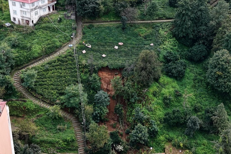 Rize İyidere'de selin bilançosu çıkmaya başladı! 12 araç ve 21 iş yeri hasar gördü