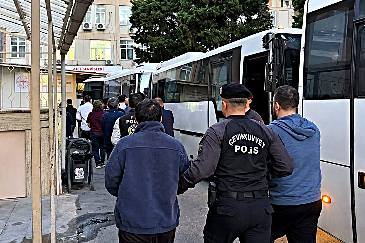İstanbul ve Muğla'da çağrı merkezi operasyonunda gözaltına alınanlar sağlık kontrolüne getirildi
