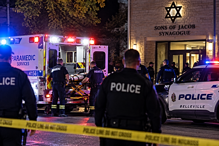 Kanada'da Yom Kippur'da sinagog önünde silahlı saldırıda polis ve bir kişi yaralandı