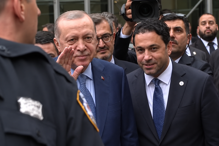 New York'ta Türk şöleni! Cumhurbaşkanı Erdoğan Türkevi'ne geldi, 7'den 70'e vatandaşlar karşıladı