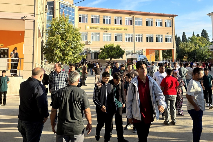 Manisa'da okula silahlı saldırı