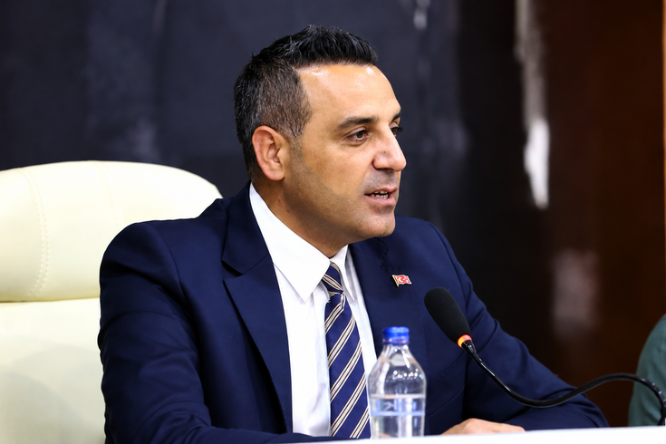 Başkan ortada yok: Çiğli’de AK Parti’ye geçiş iddiasını belediye meclis üyeleri yalanladı