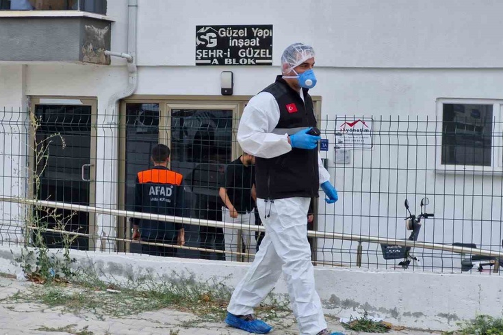 Karaman'da karı koca evde ölü bulundu! Kimyasal madde kokusu alınınca 11 katlı site boşaltıldı