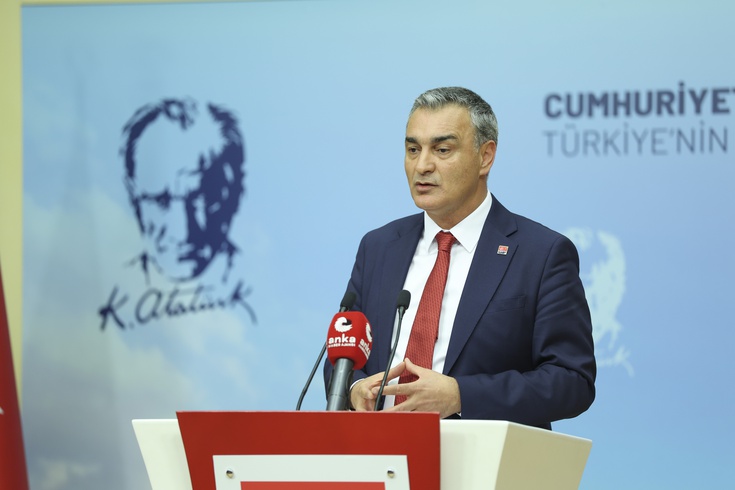 CHP Sözcüsü Sarı'dan Özgür Özel'e belgeli yanıt: Ya yalan söylüyor ya da yardımcısının ne yaptığından haberi yok