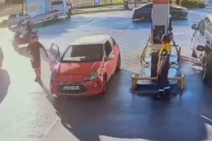 Kendini polis ve savcı diye tanıttı, milyonları poşetle götürdü! 19 yaşındaki dolandırıcı yakalandı