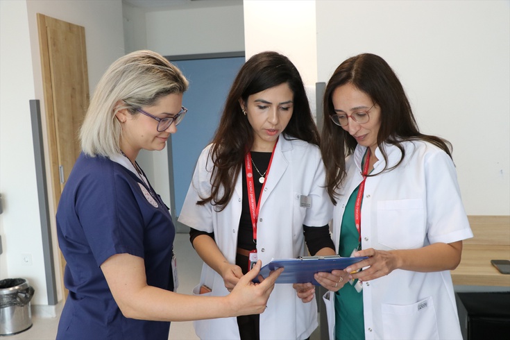 Mıknatıslı top yutan 3 yaşındaki çocuğun boğazından ve midesinden 21 parça çıkarıldı! Doktorlardan ailelere uyarı