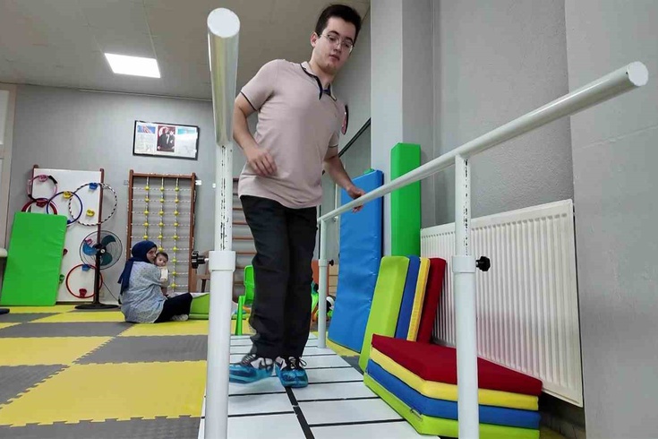 Yüzde 68 engelli doğdu, desteksiz yürümeyi öğrendi! Amasyalı Muhammed Kasım tıp fakültesini tam burslu kazandı
