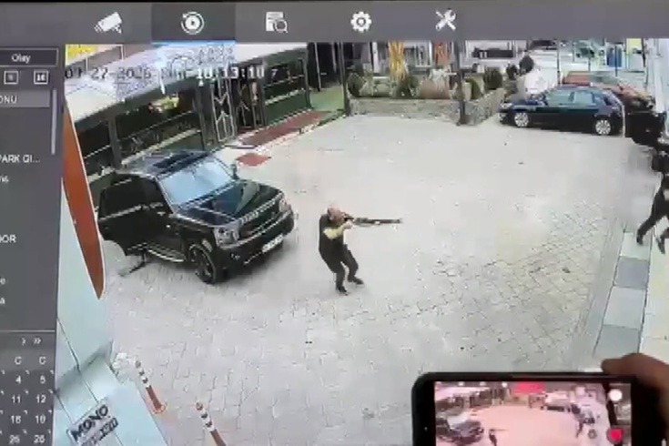 Ankara'da spor salonu devri kavgası kamerada! Araçtan inenlere pompalı tüfekle ateş açtı