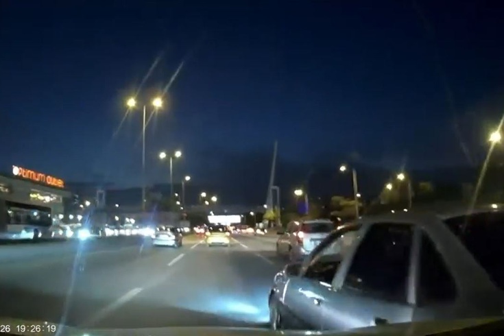 Ankara'da makas atıp kaza yapan ehliyetsiz sürücü kaçtı! Faturası 176 bin lira oldu