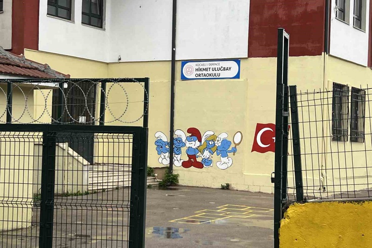 Kocaeli'de ortaokulda ders sırasında tavan sıvaları düştü! 3 öğrenci yaralandı