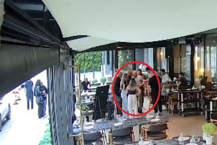 Trabzon'da restoranda boğazına yiyecek kaçan adamı Heimlich manevrasıyla kurtardı! O anlar kamerada