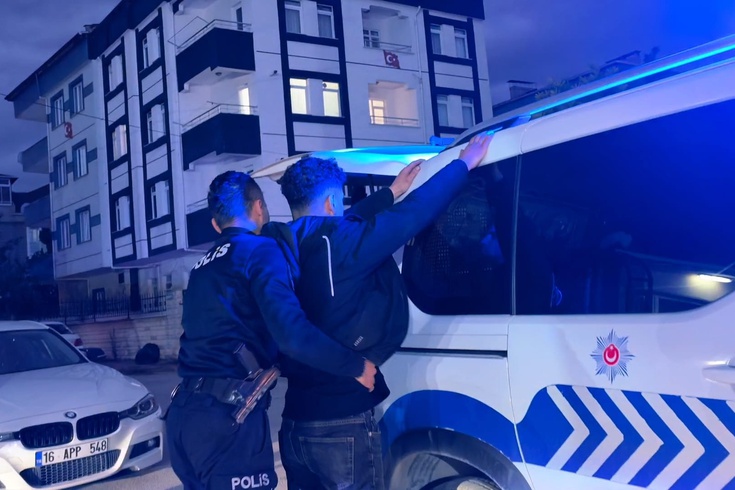 Bursa'da ehliyet sınavına kulağında kopya düzeneğiyle girdi! Gözetmen fark etti, 2 yıl men edildi