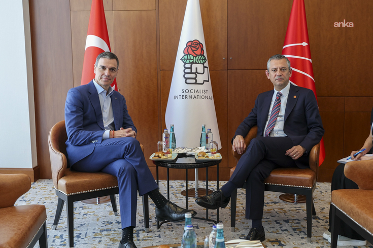 Sosyalist Enternasyonal'den CHP'ye şok! Üyeliği donduruldu, yerine Özel'in YENİ Partisi alındı