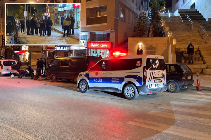 Kız arkadaşına sarılan gence dehşeti yaşattı: Hiç acımadan bıçakladı