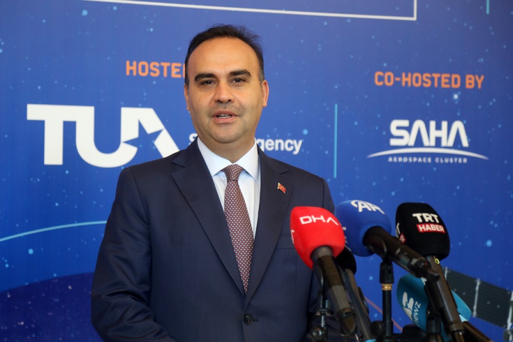 Türkiye Ay'a gidiyor! Bakan Kacır tarih verdi: Yüzde 87 yerli uzay aracı 2027'nin ilk aylarında Ay'a gönderilecek