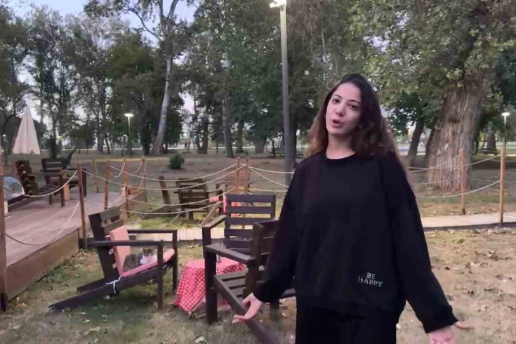 Edirne'de kedi ile yılanın bahçedeki kapışması kamerada! Patileriyle yılana hamle yaptı