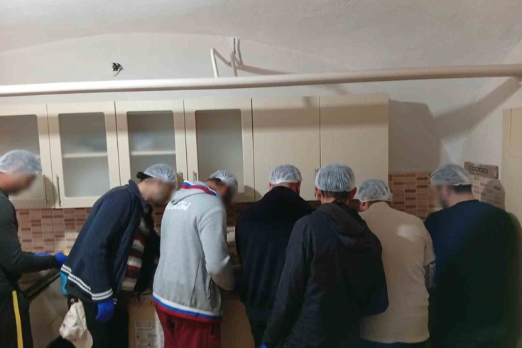 Topluma böyle kazandırılıyorlar! Hükümlülere sofralık zeytin yapımı öğretildi