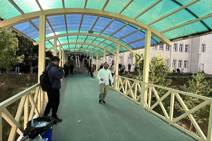 Sivas'ta KPSS'ye saniyelerle geç kalan aday kapıdan döndü! Trafiğe takıldığını söyledi