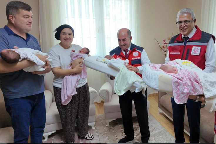 İkinci çocuk hayali dördüz mutluluğuna dönüştü