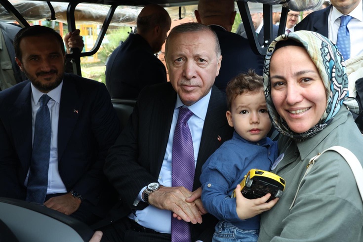 AileFest'e Cumhurbaşkanı Erdoğan sürprizi! Çocuklarla sohbet etti, fotoğraf çektirdi