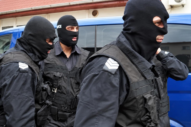 Komşuda bomba alarmı! İhbarlar peş peşe geldi