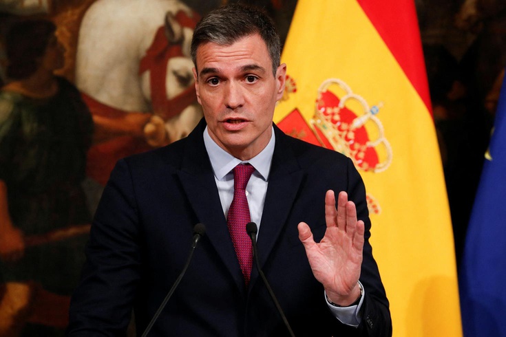 Parlamentoyu fesheden Sánchez'den konut hamlesi