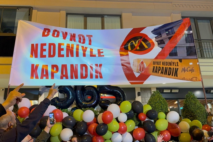 Üsküdar'da 365 gündür süren McDonald's eylemi: Mahalleli, zabıtanın şubeye 3 gün süre verdiğini açıkladı