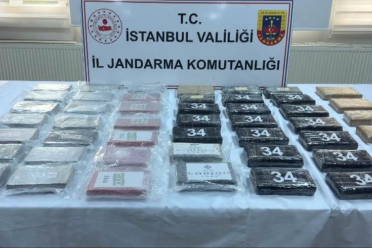 Eyüpsultan'da ihbar üzerine durdurulan araçtan 50 kilo kokain çıktı