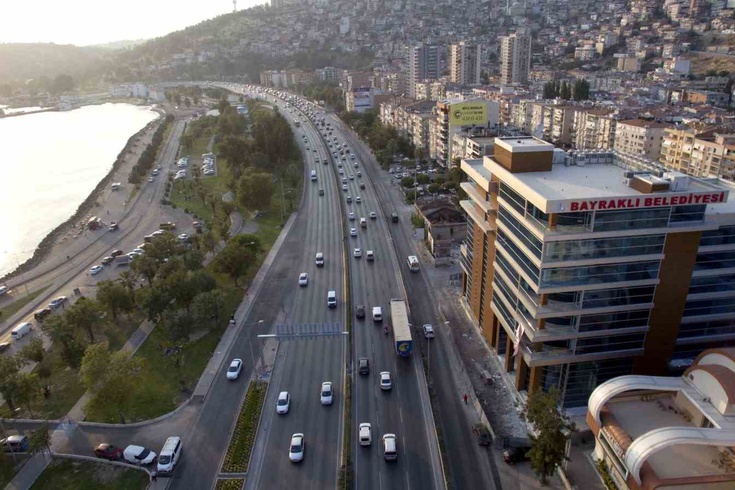 Bayraklı Belediyesi soruşturmasında para trafiği ortaya çıktı! Paraların bir kısmı eski başkanın oğluna gitmiş
