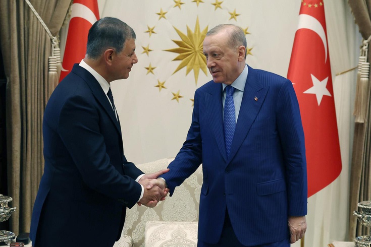 AK Parti rozeti takacak Cemil Tugay'dan ilk sözler: İzmir'i güzel şeyler bekliyor