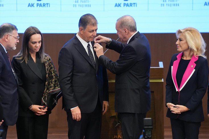 AK Parti'ye geçen Cemil Tugay'ın 5 günlük izne çıktığı iddia edildi