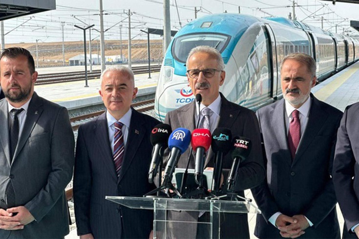Ulaştırma ve Altyapı Bakanı Uraloğlu: Halkalı-Kapıkule yolcu seyahat süresi 4 saatten 1,5 saate düşecek