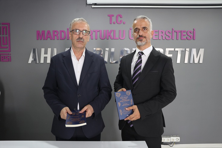 Mardin Artuklu'da bin yıllık tıp eseri Türkçeye çevrildi