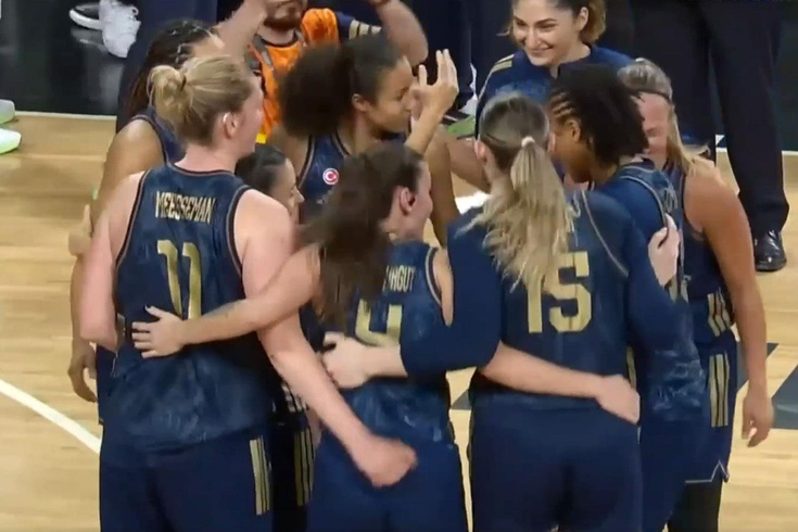 TRT yorumcusu canlı yayında ağzından kaçırdı! Fener taraftarı delirdi