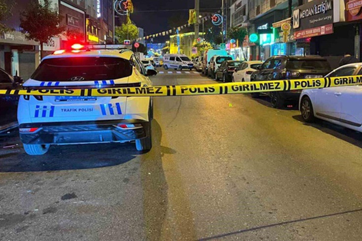 Esenler'de iki grup arasında silahlı kavga: 2 kişi yaralandı