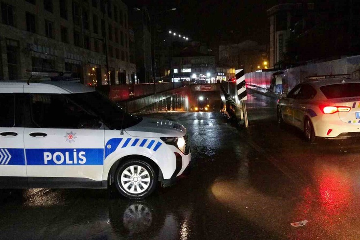 Malatya'da sağanak nedeniyle altgeçit trafiğe kapandı