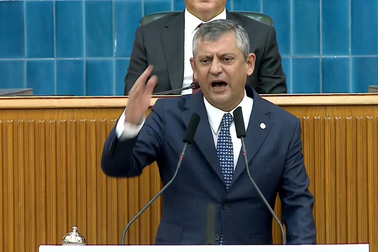 Özgür Özel, Cemil Tugay'a Namussuz dedi